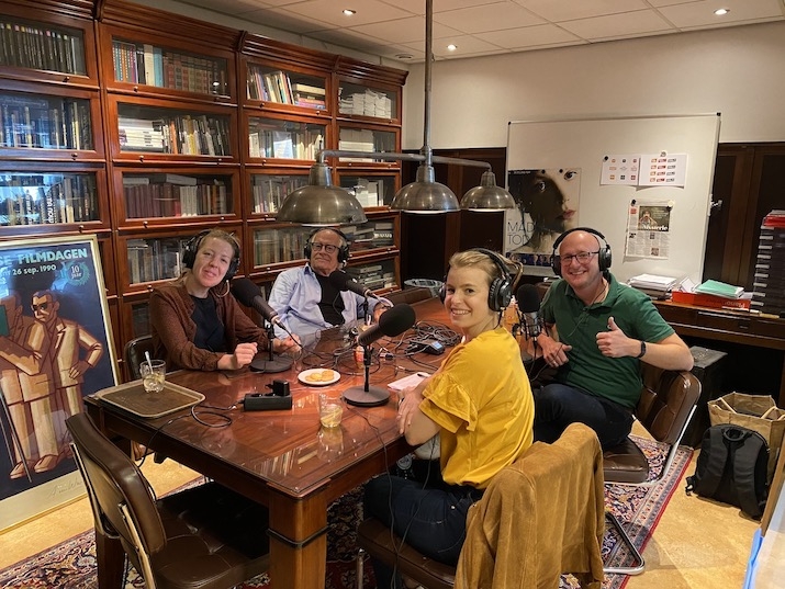 Jos en Roos Stelling met Eva schoonhoven en Gerhard te Velde in de podcaststudio van Studio Slachtstraat